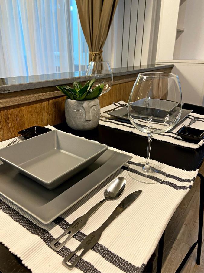 Lovely Studio In The City Center Of 布加勒斯特 外观 照片
